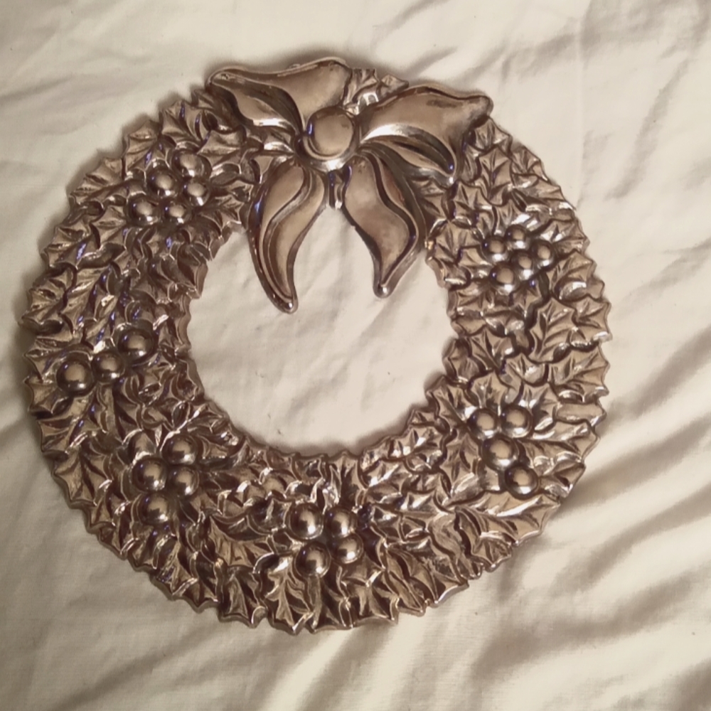 Vintage 1982 Gorham  Chrismas Wreath Trivet .Wall HANGING.